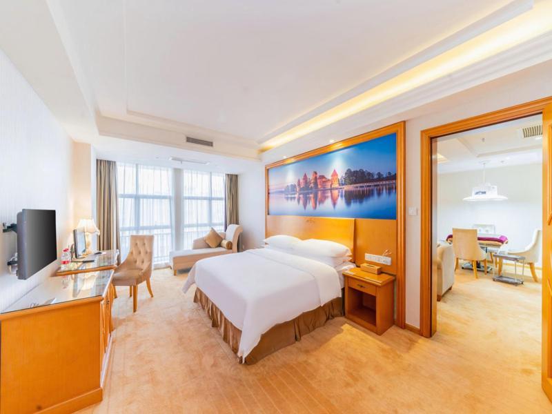 Vienna Hotel Shiyan Guangming Road Шънджън Екстериор снимка